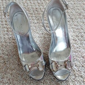 Silver Gucci horse bit classic wedges size 6B